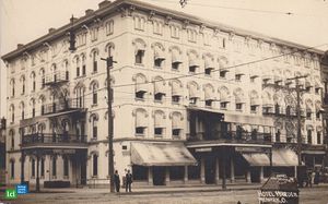 A photo of the Hotel Warden in the early 1900's.